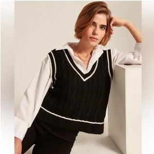 NWT! Abercrombie & Fitch Black Sweater Vest | Size XS
